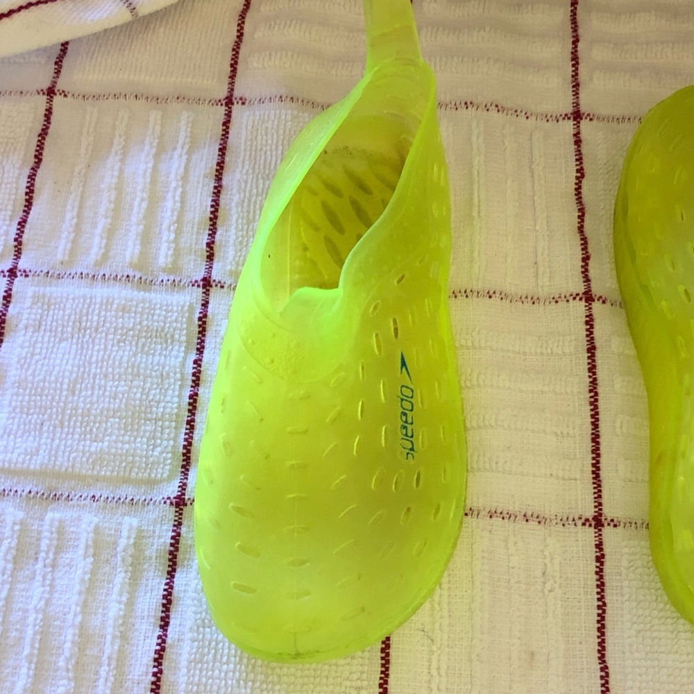 Speedo pool/water shoes- Toddler size 7/8 - Picture 2 of 5